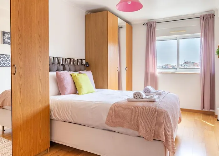 1-bedroom With Stunning River Views And Private Rooftop By Lisbeyond *