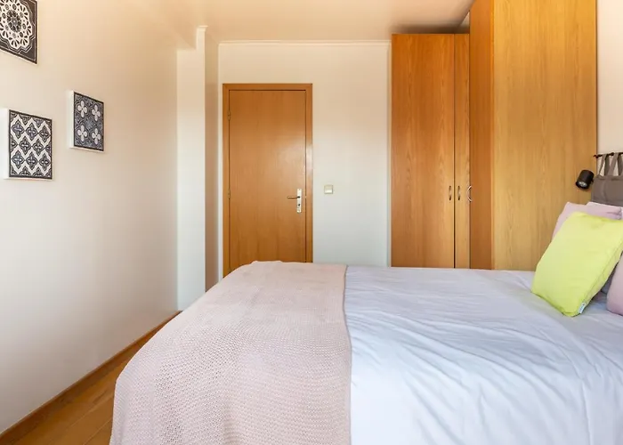 1-bedroom With Stunning River Views And Private Rooftop By Lisbeyond
