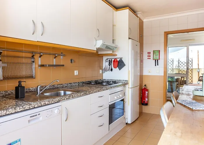 1-bedroom With Stunning River Views And Private Rooftop By Lisbeyond *