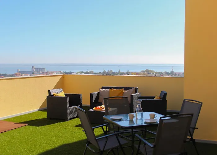 1-bedroom With Stunning River Views And Private Rooftop By Lisbeyond Lejlighed Lisboa