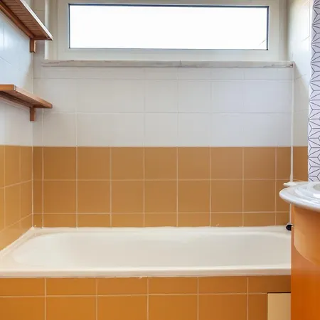 One Bedroom With Stunning River Views And Private Rooftop! Apartment *