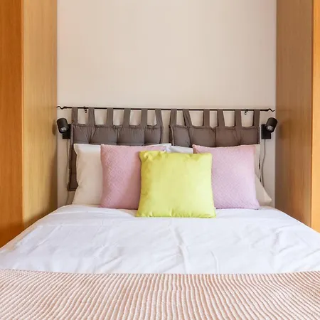 Apartmán One Bedroom With Stunning River Views And Private Rooftop! *