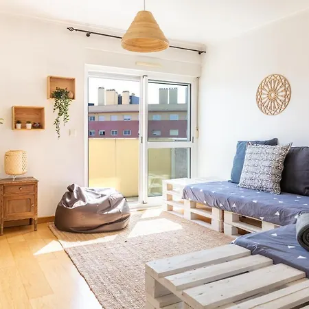 1-bedroom With Stunning River Views And Private Rooftop By Lisbeyond リスボン