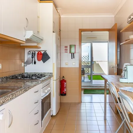 Apartmán One Bedroom With Stunning River Views And Private Rooftop! *