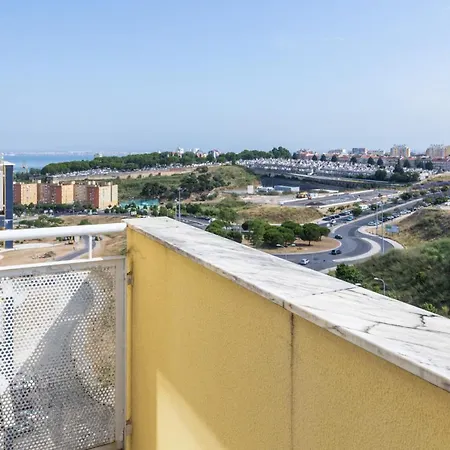 1-bedroom With Stunning River Views And Private Rooftop By Lisbeyond * リスボン