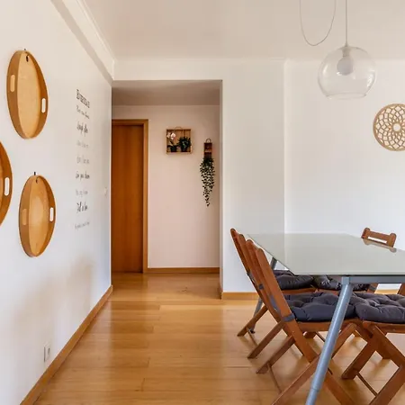 One Bedroom With Stunning River Views And Private Rooftop! Apartmán Lisboa