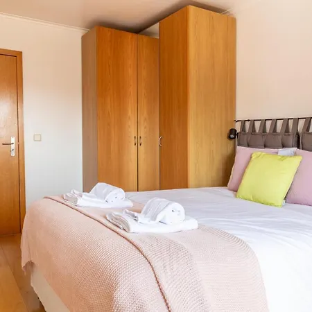 Apartmán One Bedroom With Stunning River Views And Private Rooftop! Lisboa