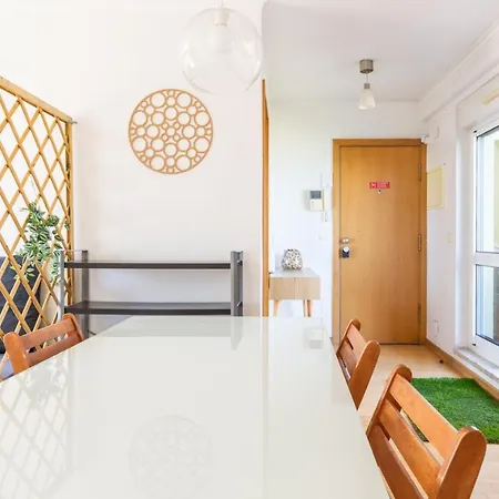 One Bedroom With Stunning River Views And Private Rooftop! Lisboa