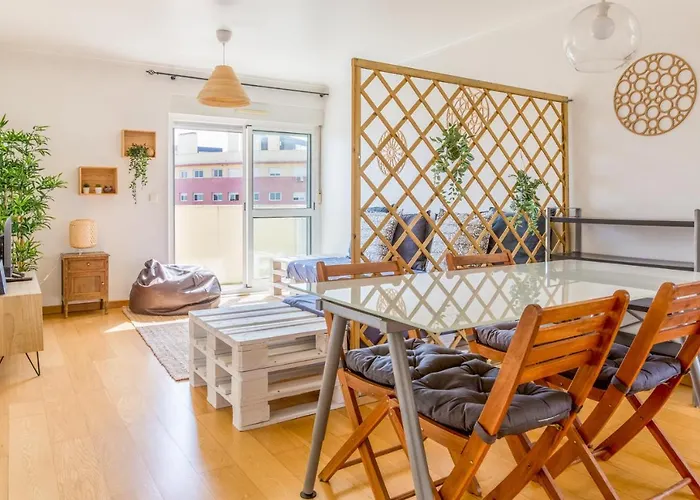 1-bedroom With Stunning River Views And Private Rooftop By Lisbeyond *