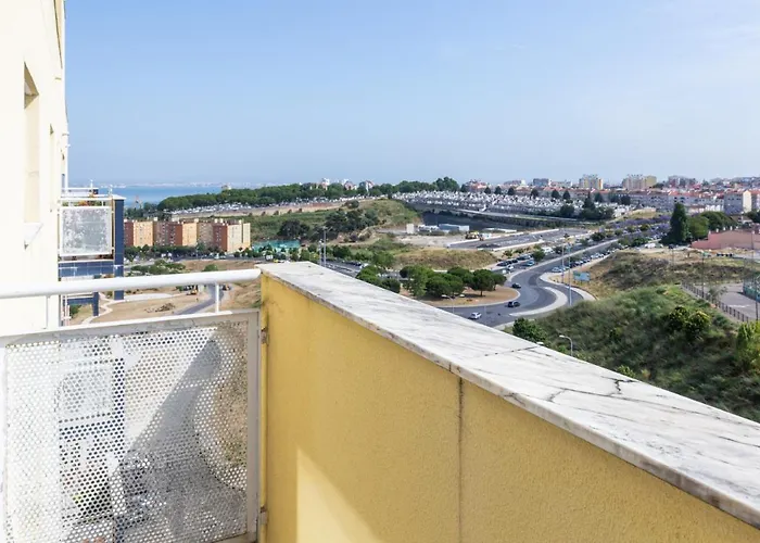 1-bedroom With Stunning River Views And Private Rooftop By Lisbeyond * Lisboa