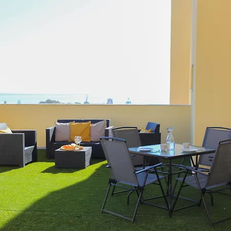 Apartmán 1-bedroom With Stunning River Views And Private Rooftop By Lisbeyond Lisboa